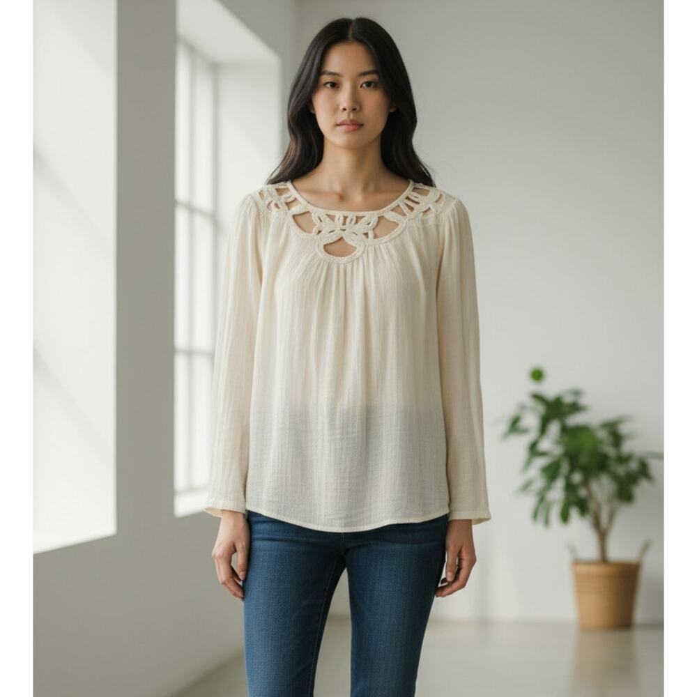 ✨ Beautiful Sundance blouse with signature artisan details